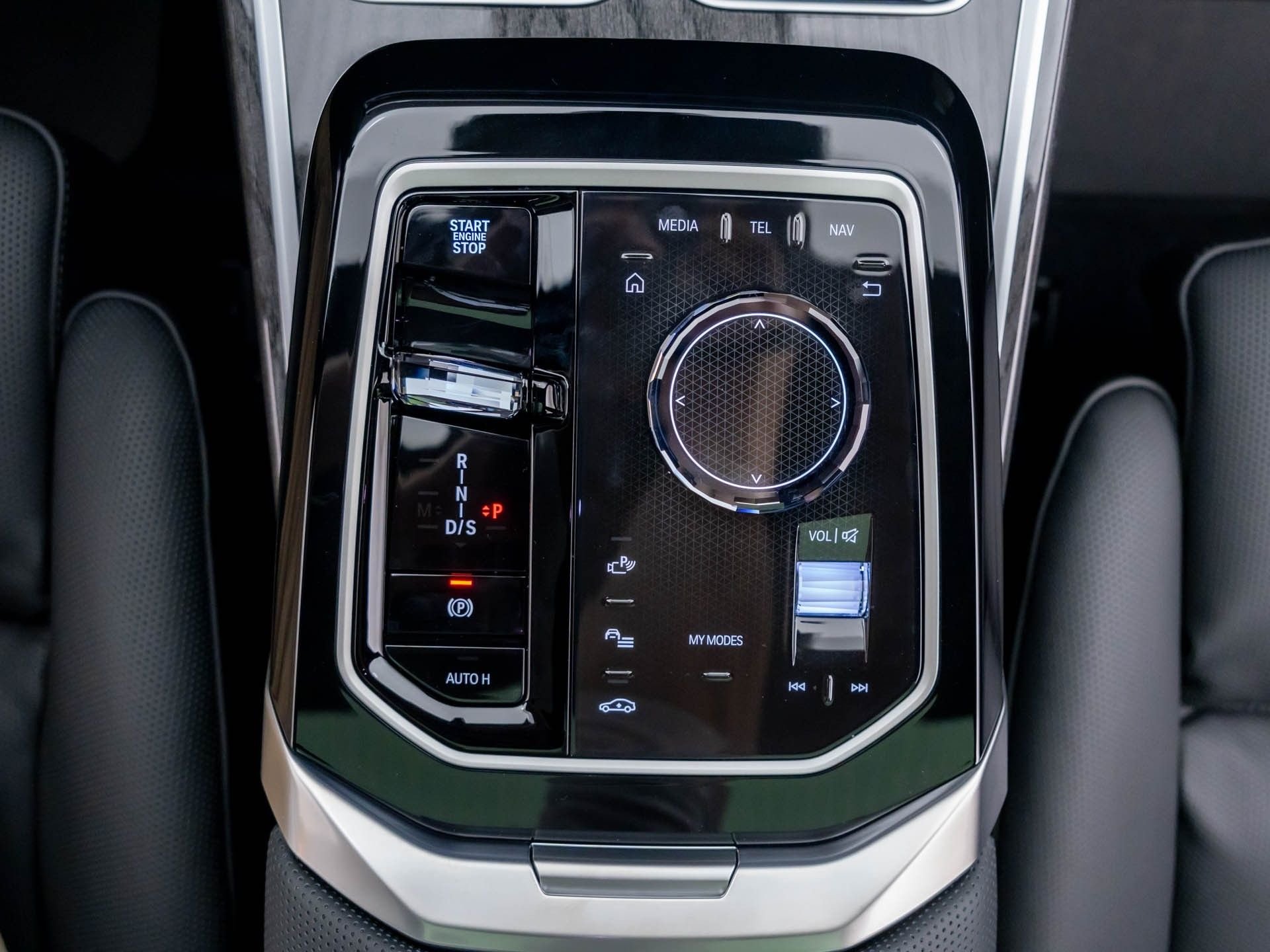 New 2026 Dravit Grey Metallic BMW 760i xDrive image 24