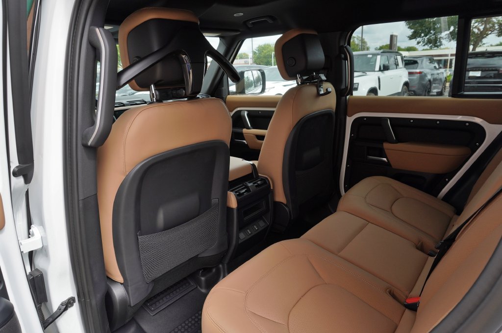 New 2026 Fuji White Land Rover S image 27