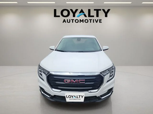 Used 2024 White GMC SLE image 9