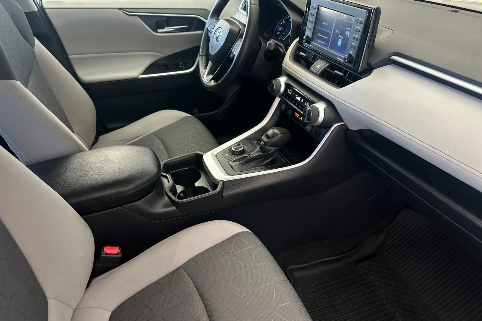 Certified Used 2021 Super White Toyota Hybrid XLE image 15
