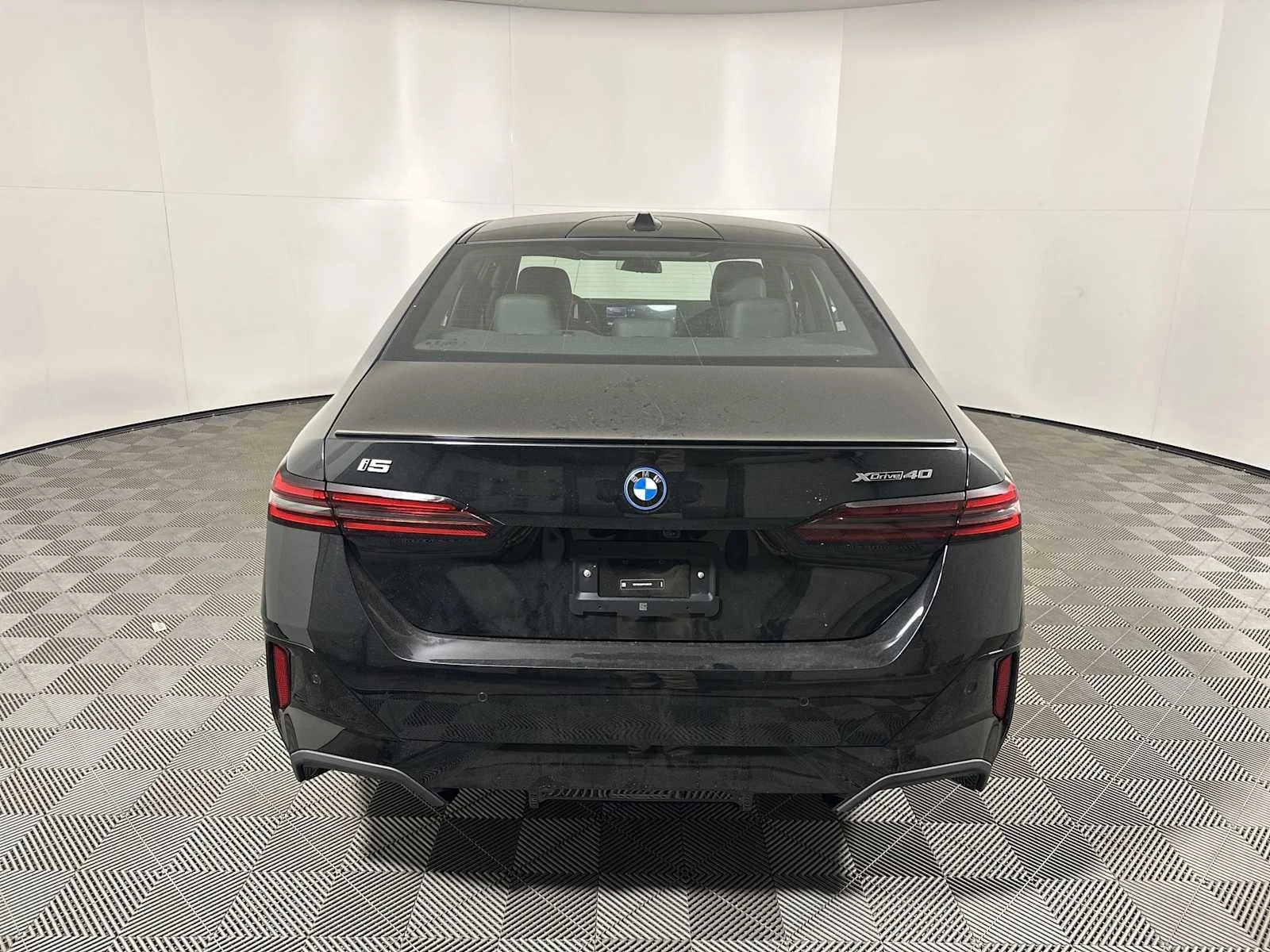 New 2026 Black Sapphire Metallic BMW xDrive40 image 2