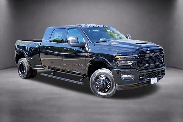 New 2026 Diamond Black Crystal Pearl-Coat Exterior Paint RAM Limited image 3