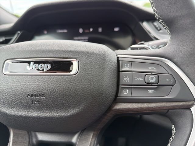 New 2026 Bright White Clear-Coat Exterior Paint Jeep Altitude image 21
