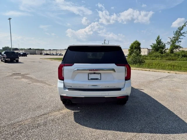 Used 2023 White GMC Denali image 7
