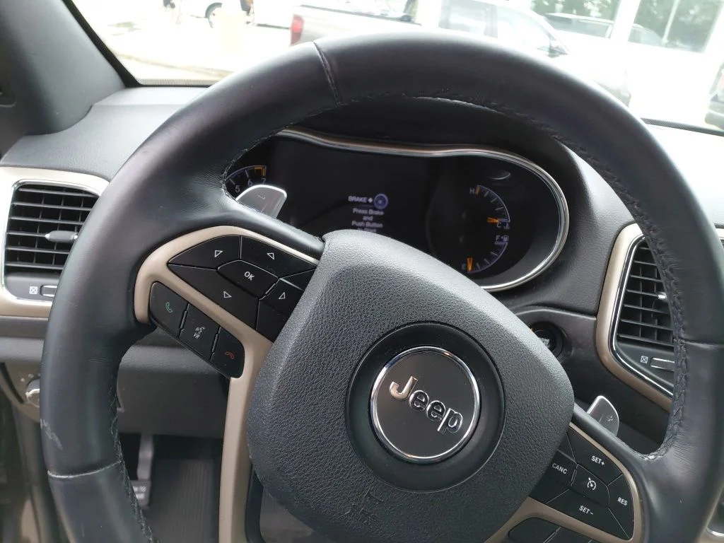 Used 2017 Gray Jeep Laredo image 6
