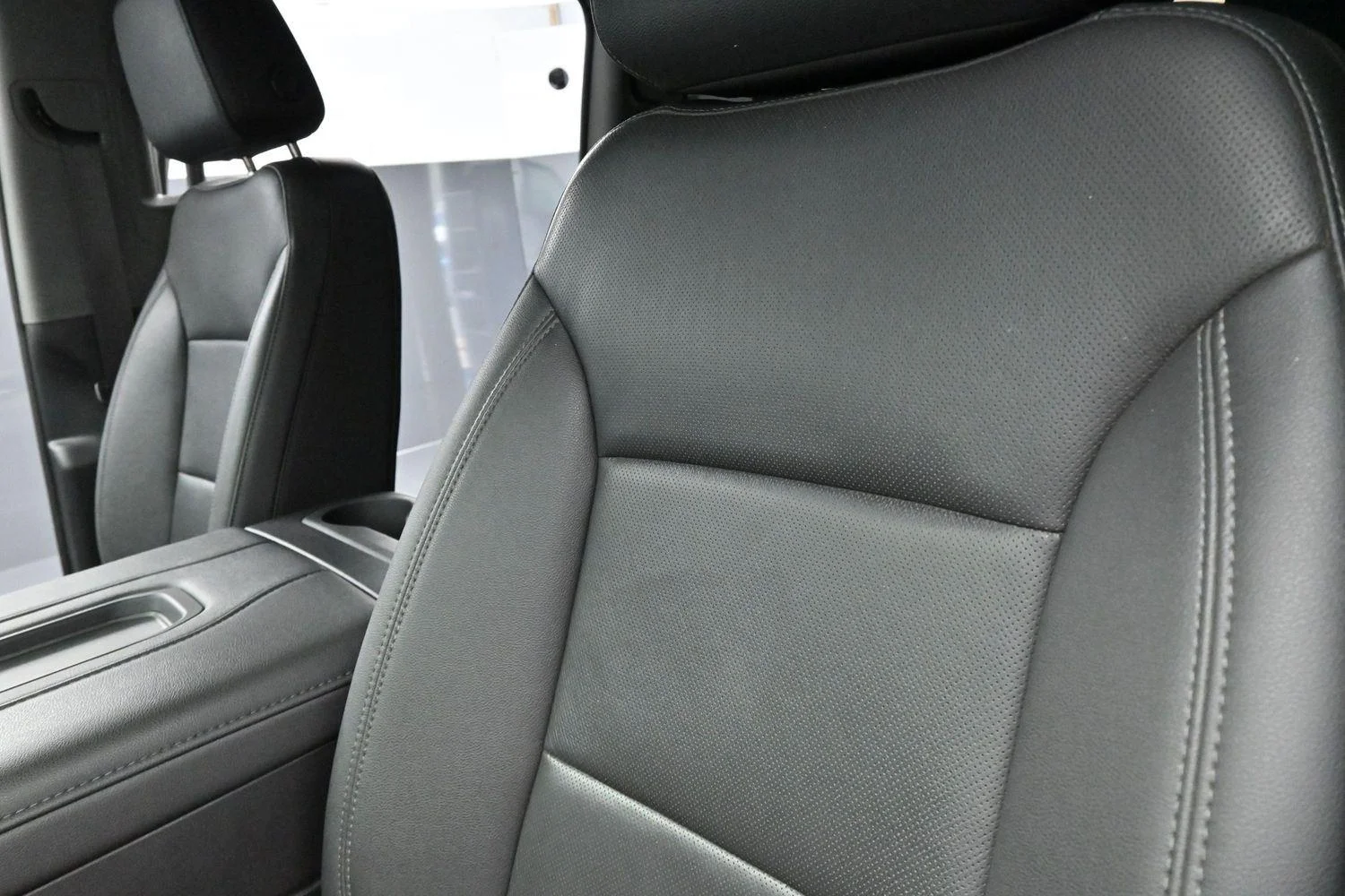 Used 2022 Summit White Chevrolet LTZ image 15