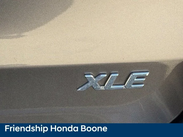 Used 2018 Gray Toyota XLE Premium image 12