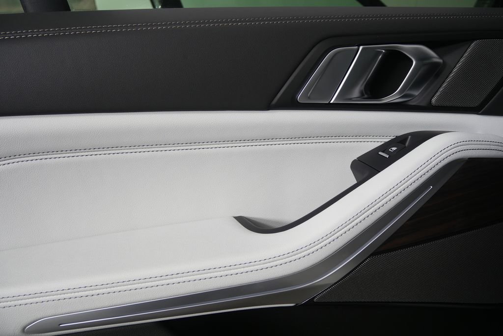 New 2026 Alpine White BMW sDrive40i image 13