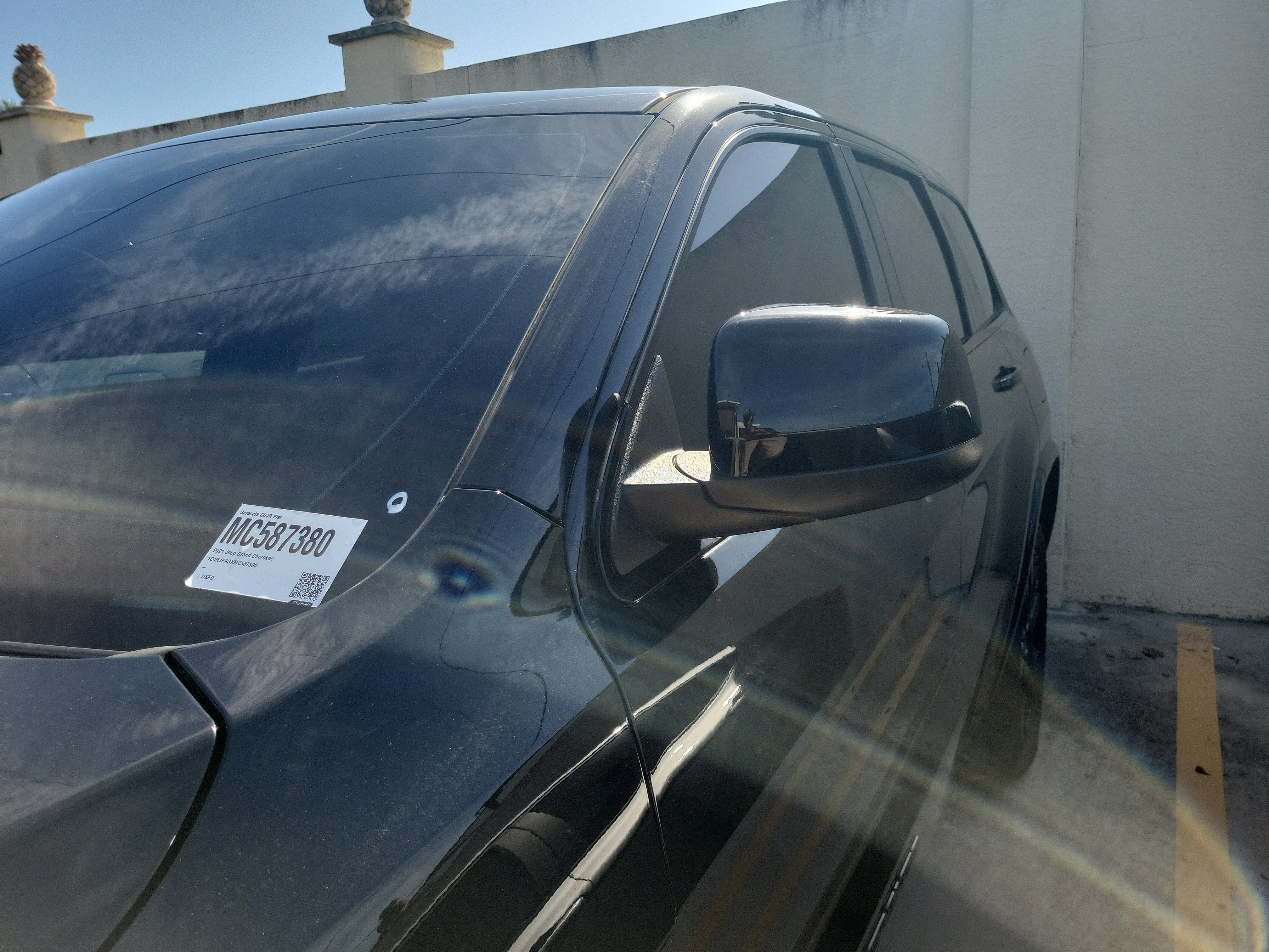 Used 2021 Diamond Black Crystal Pearlcoat Jeep Laredo X image 6