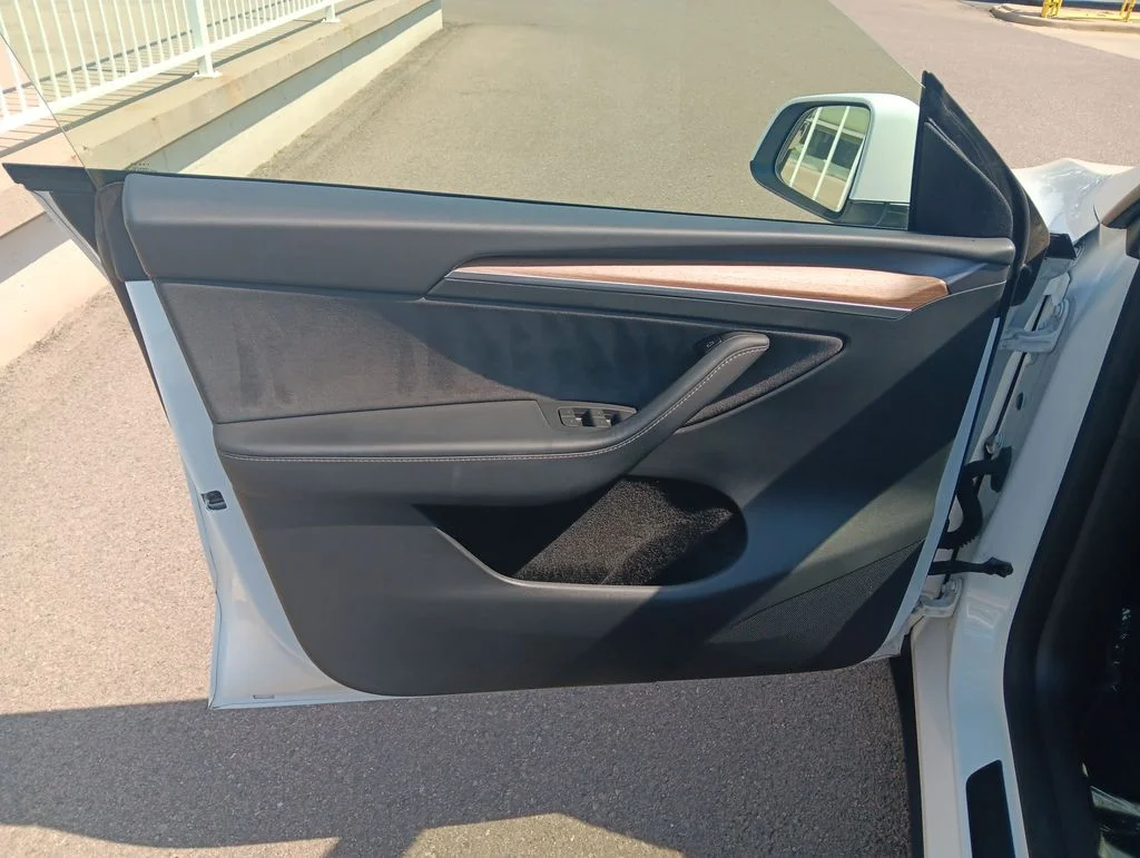 Used 2024  Tesla Long Range image 10