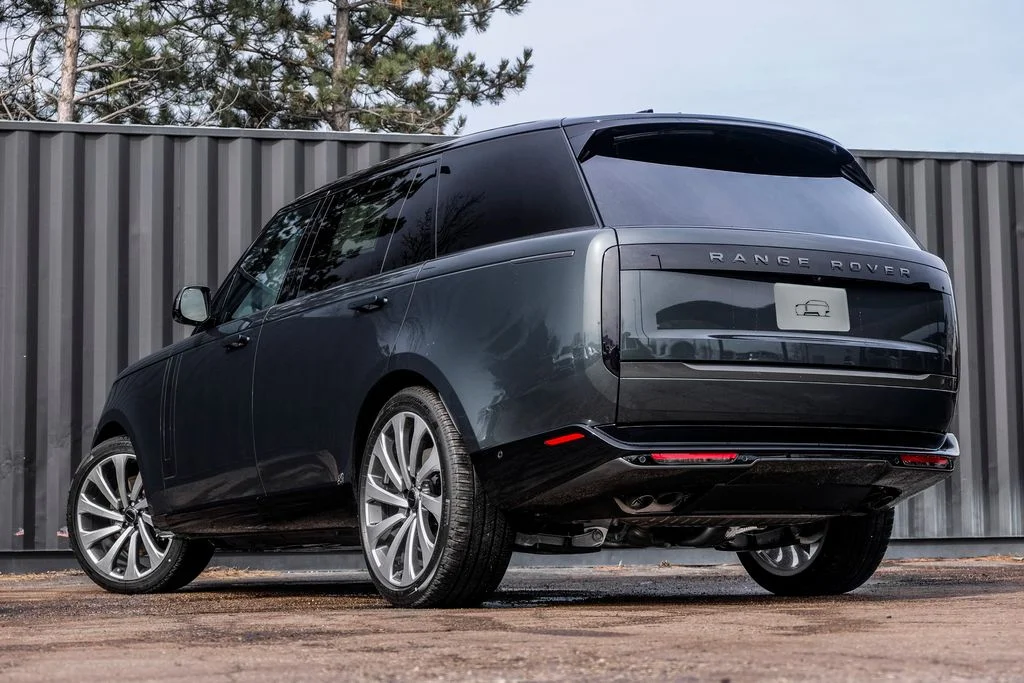 New 2026 Belgravia Green Land Rover SE image 2