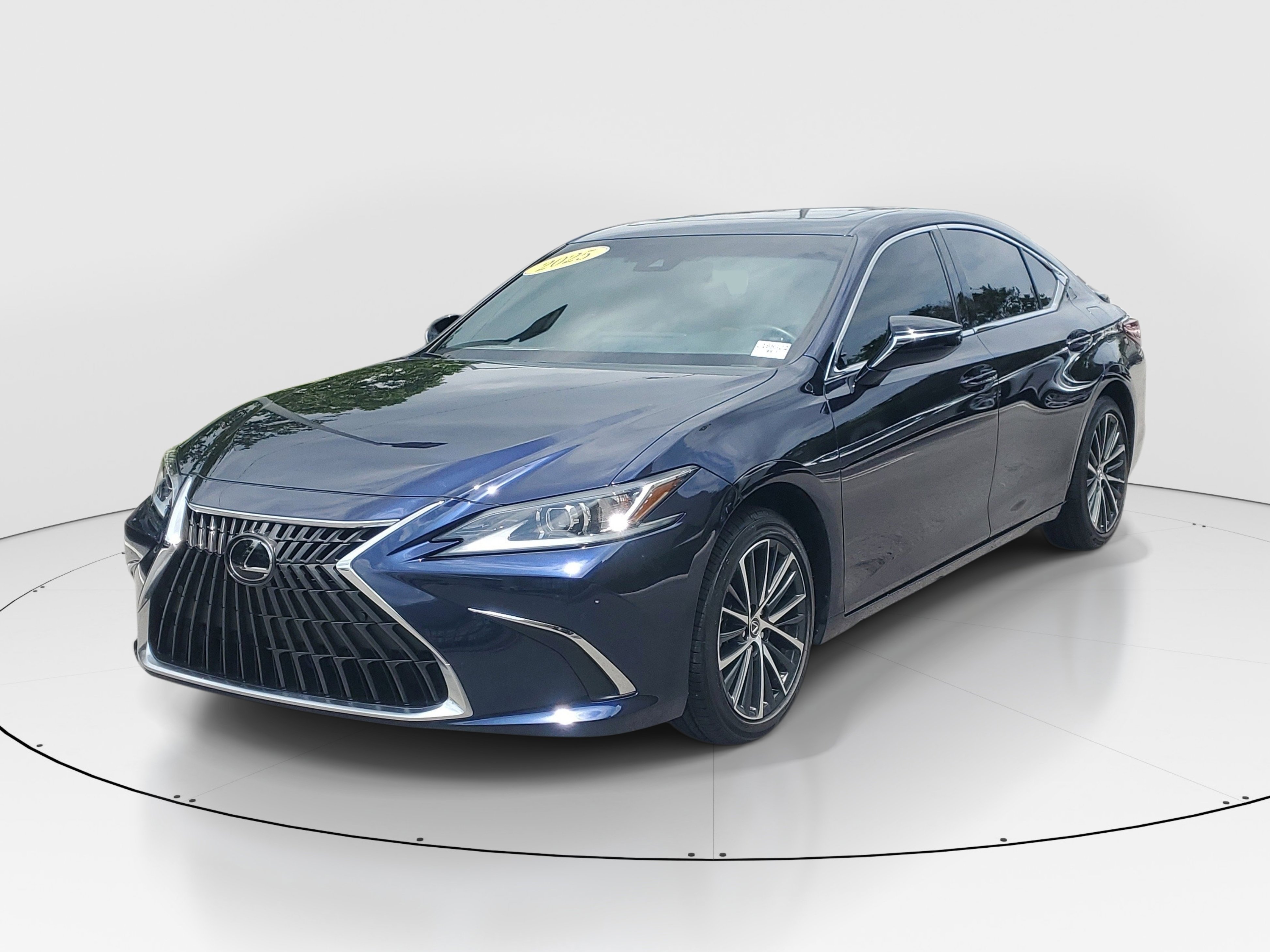 Used 2025 Mica Lexus ES 300h image 3