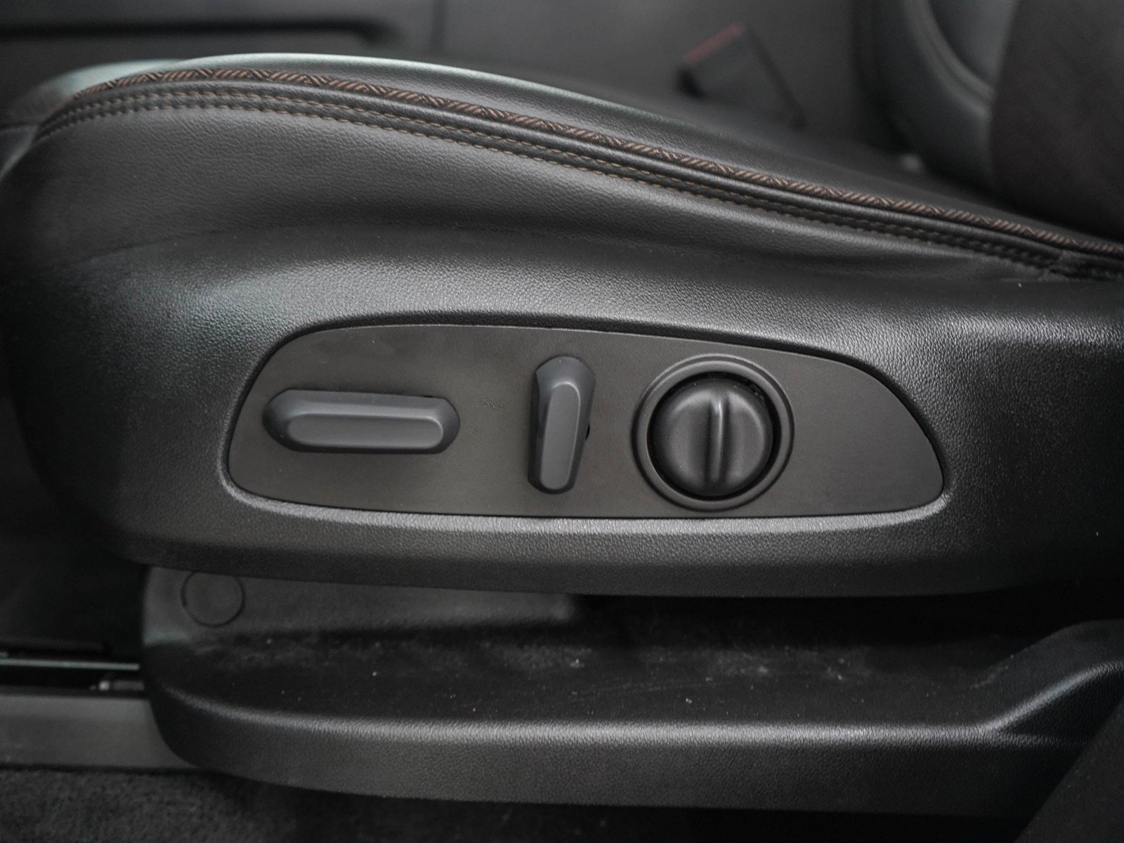 Used 2023 IRIDESCENT PEARL TRICOAT Chevrolet High Country image 30