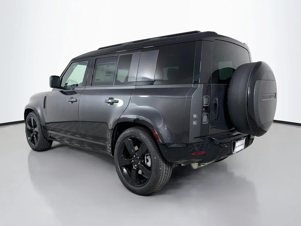 New 2026 Carpathian Grey Land Rover X-Dynamic SE image 7