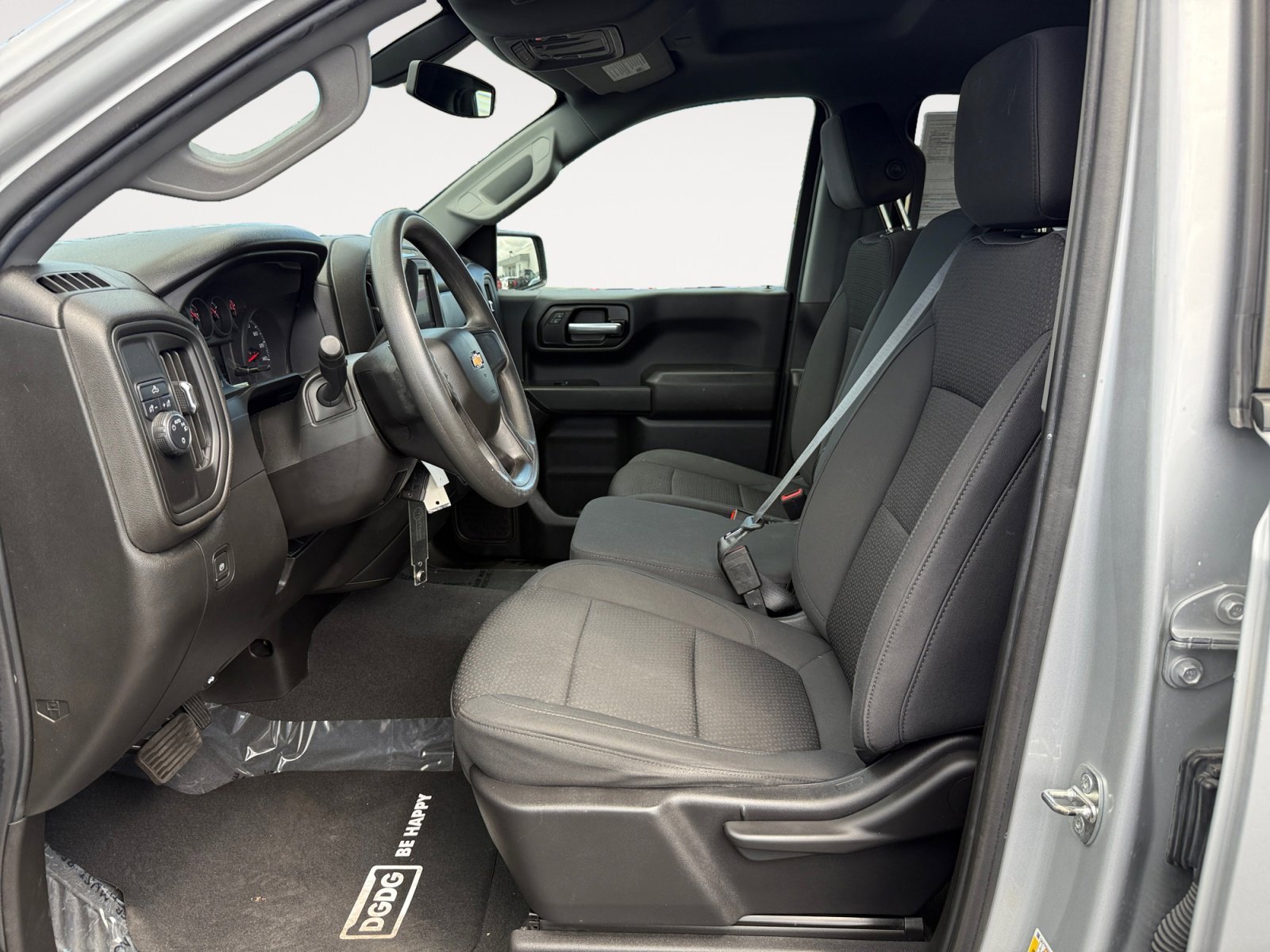 Used 2021 Silver Ice Metallic Chevrolet Custom image 10