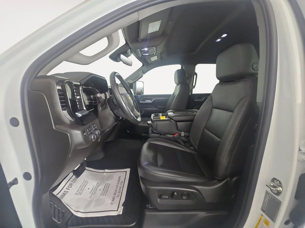 2025 Chevrolet Silverado 3500HD LT - Photo 9