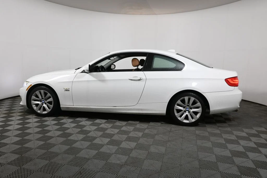 Used 2011 White BMW 328i xDrive image 2