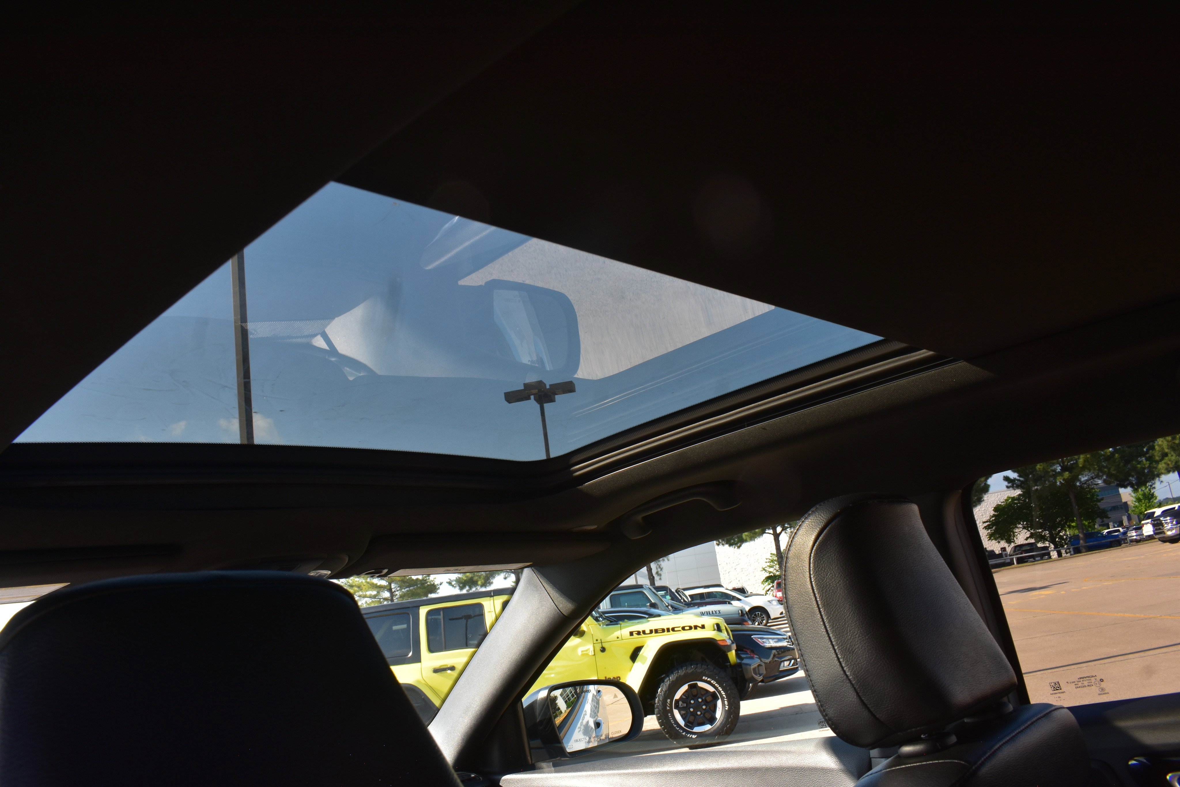 Used 2022 Bright White Clearcoat Jeep Altitude image 18