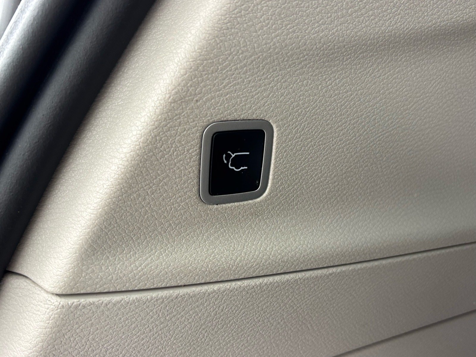 Used 2024 Bright White Clearcoat Chrysler Touring L image 13
