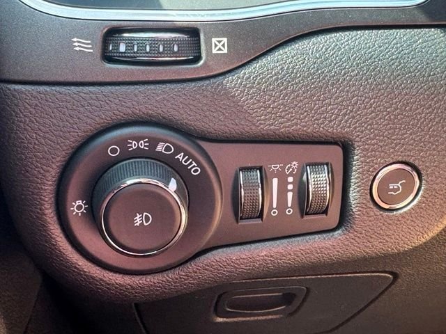Used 2022 Black Jeep Trailhawk image 39