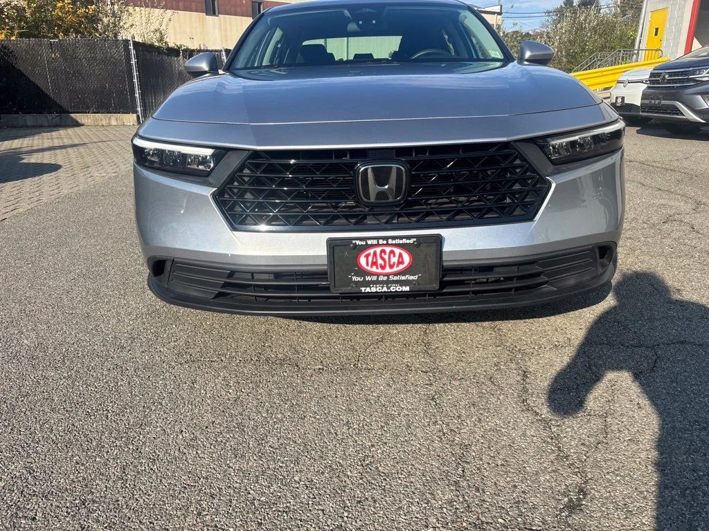 Used 2023 Silver Honda LX image 9