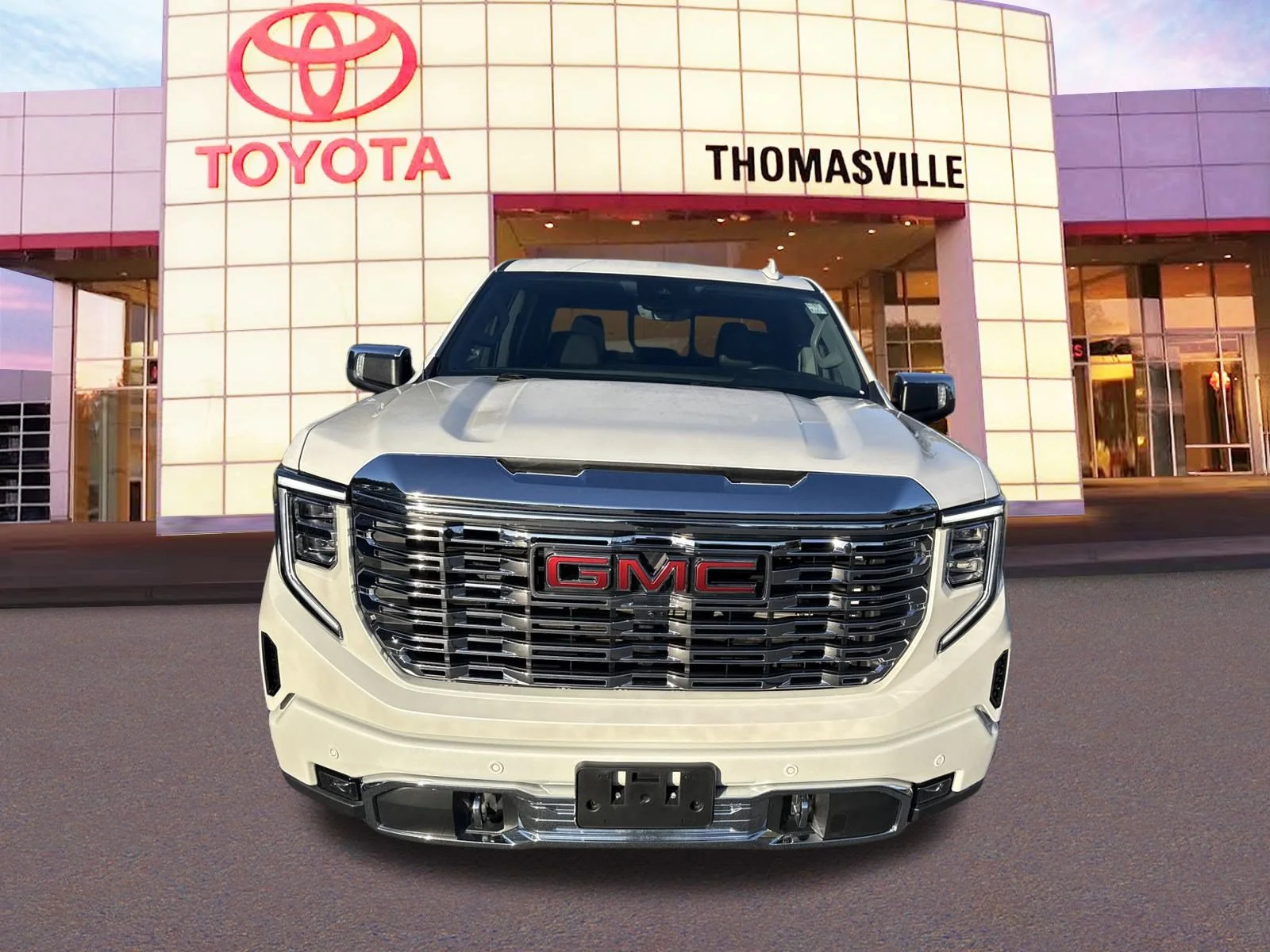 Used 2024 White Frost Tricoat GMC Denali image 2