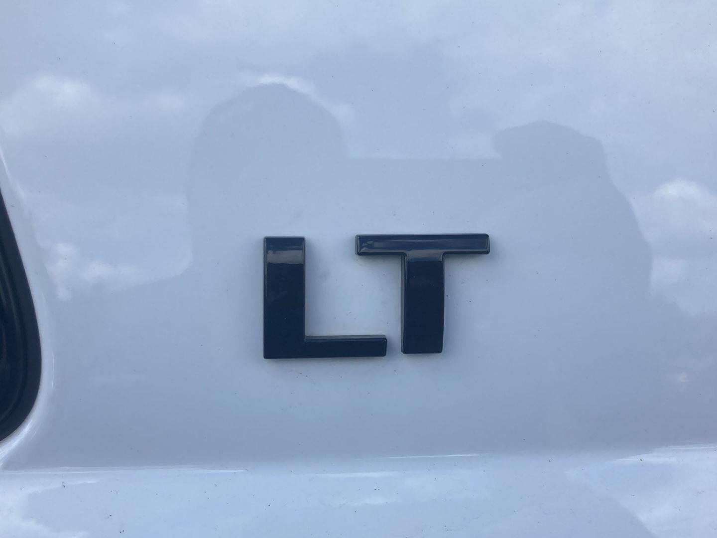 Used 2018 Summit White Chevrolet LT image 12