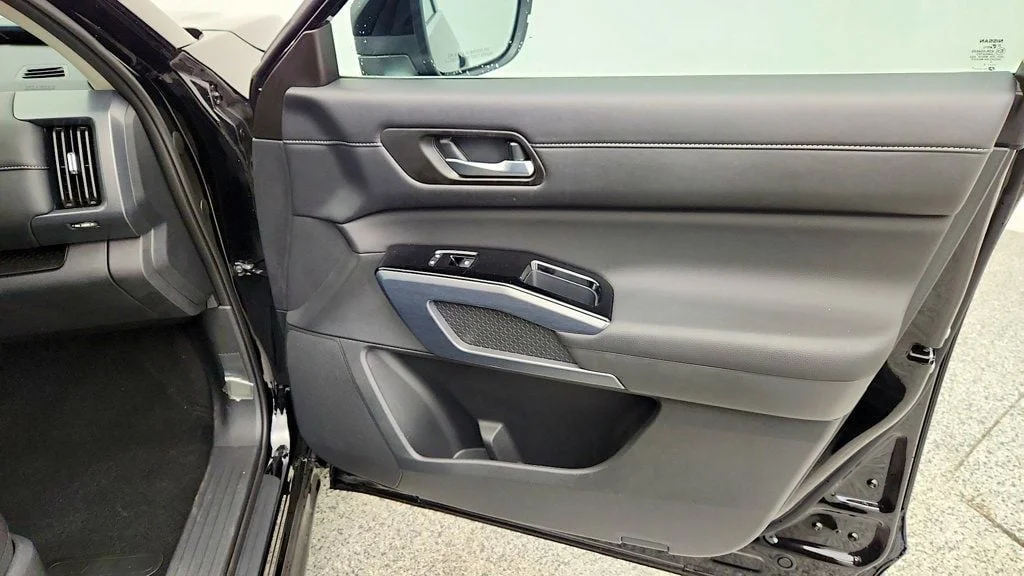 Used 2025 Super Black Nissan SL 4WD image 25