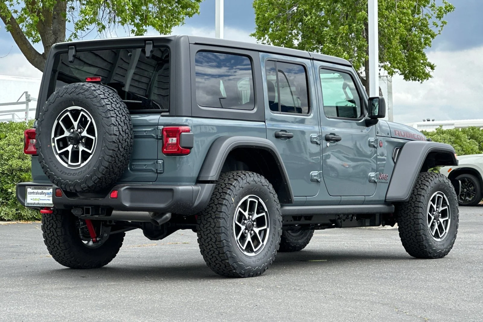 New 2026 Anvil Clear-Coat Exterior Paint Jeep Rubicon image 4