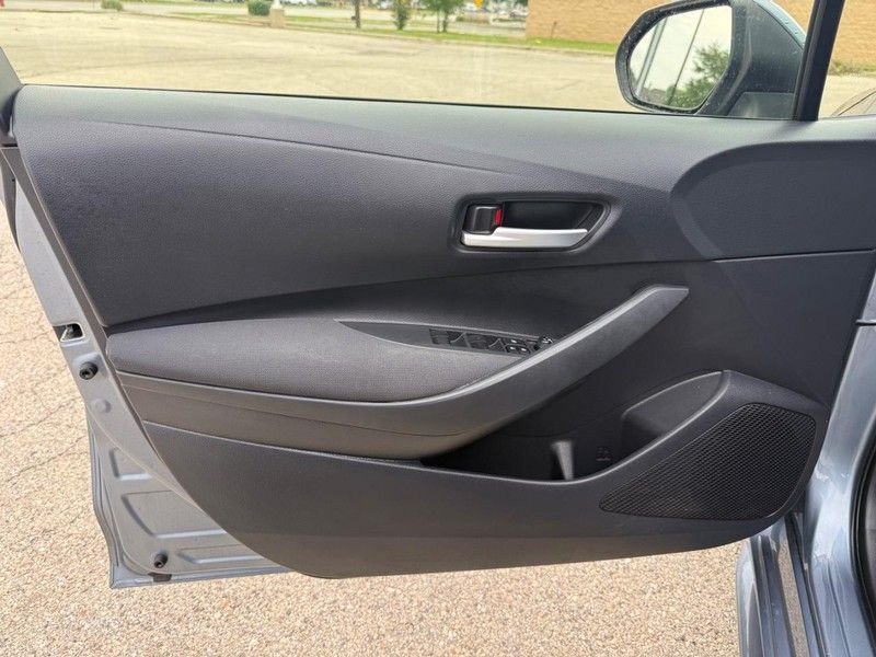 Used 2021 Celestite Toyota LE image 19