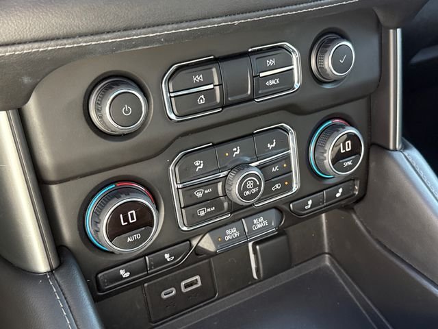 Used 2022 Black Chevrolet Z71 image 27