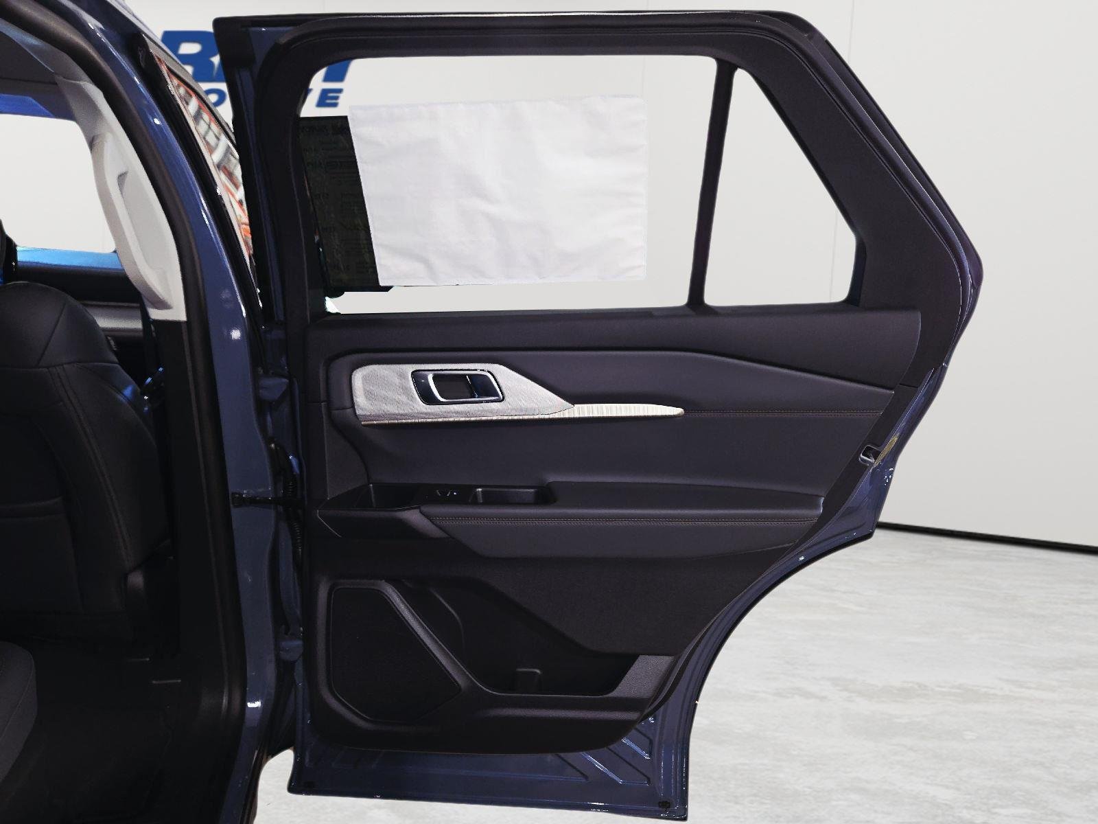 New 2026 Vapor Blue Metallic Ford Active image 100