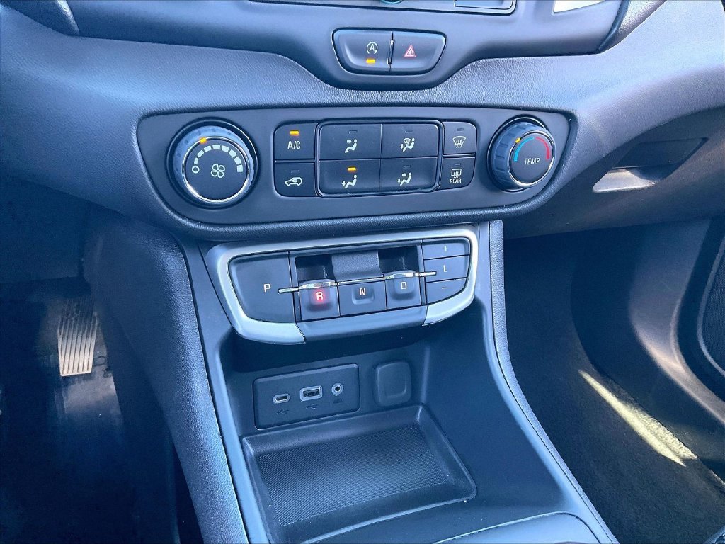 Used 2024 Summit White GMC SLE image 24