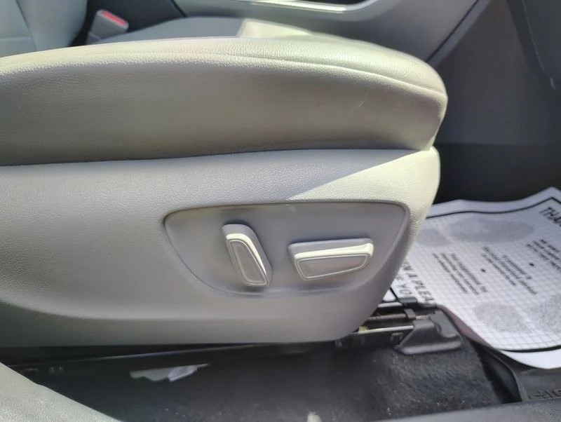 Used 2022 Silver Toyota XLE image 21