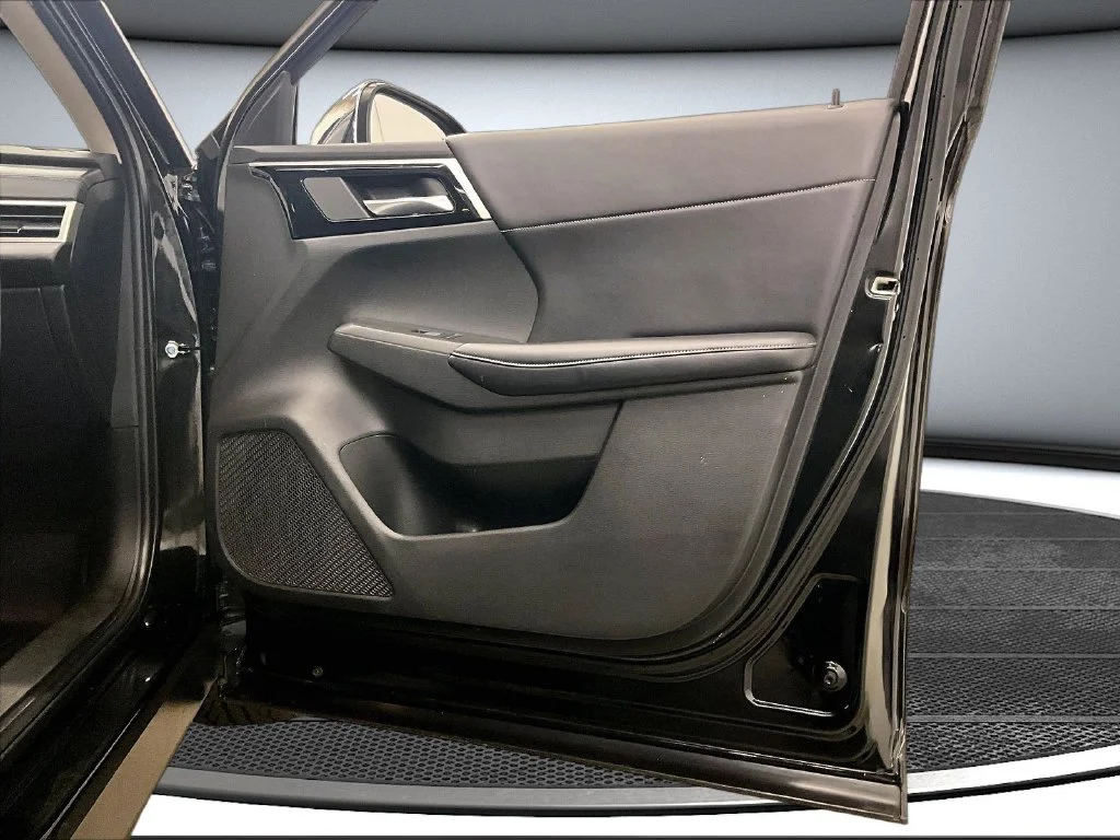 Used 2023 Black Mitsubishi SE image 29