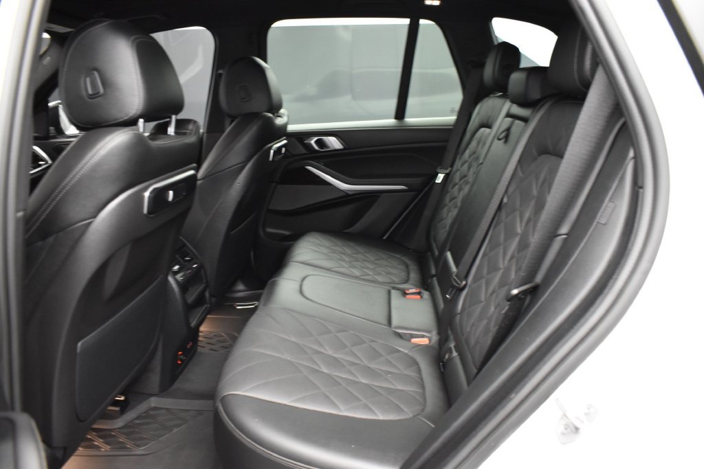 Used 2024 White BMW xDrive40i image 12