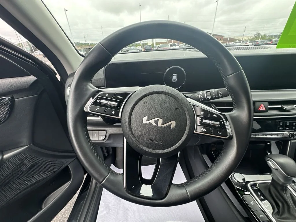 Used 2024 Black Kia S image 21