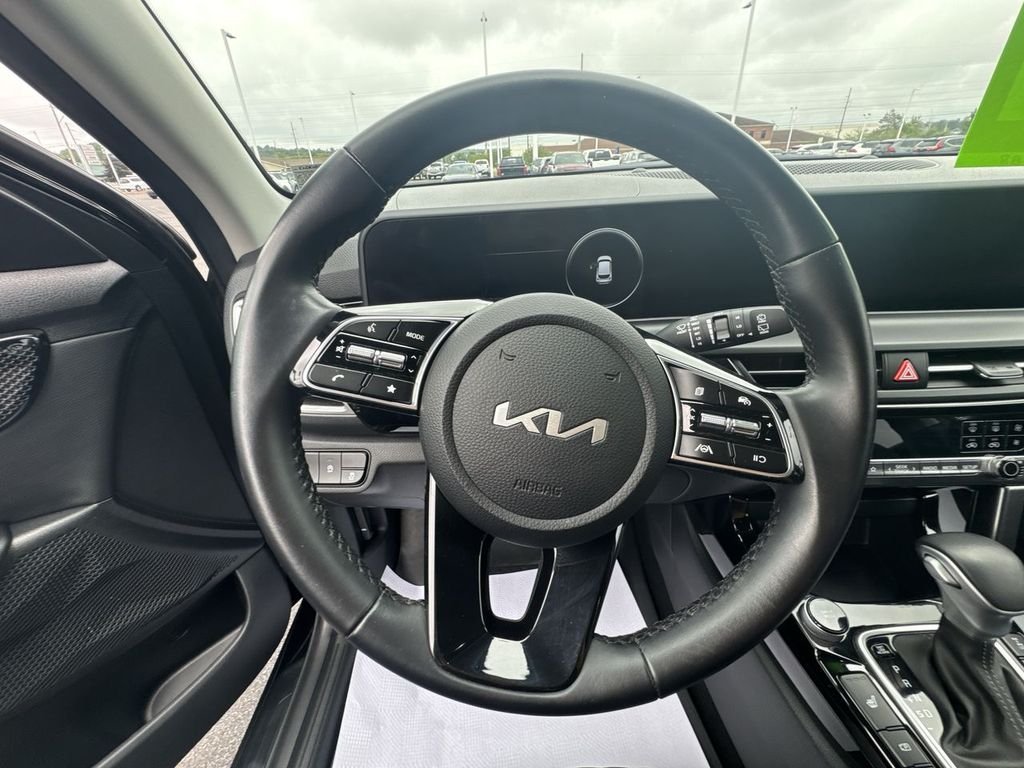 Used 2024 Black Kia S image 21
