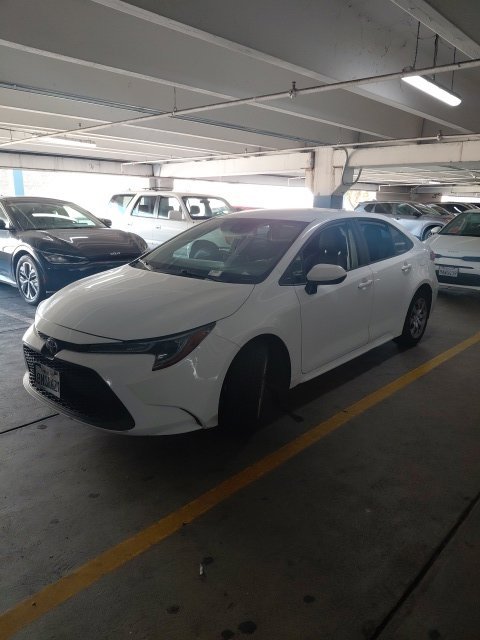 Used 2020 White Toyota LE image 5