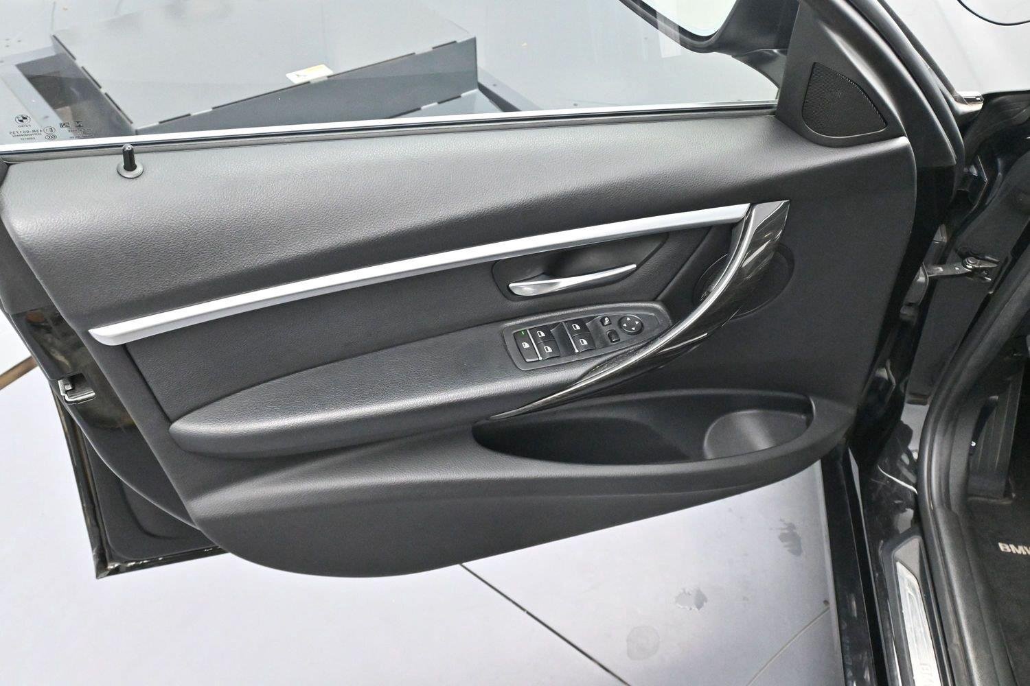 Used 2018 Black Sapphire Metallic BMW 330i image 9