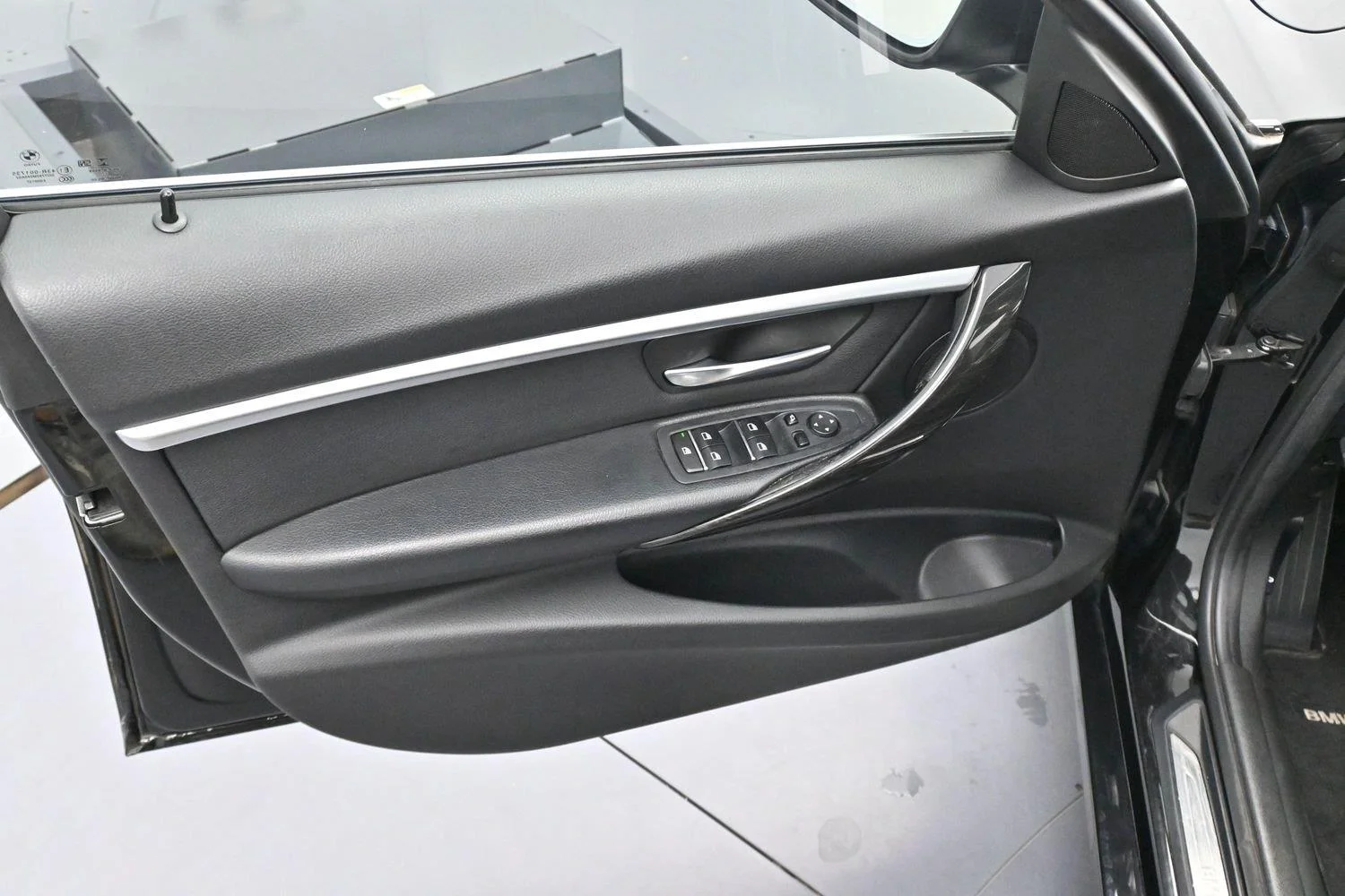 Used 2018 Black Sapphire Metallic BMW 330i image 9
