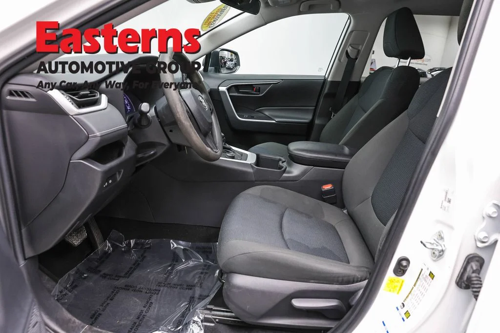 Used 2022 White Toyota LE image 14