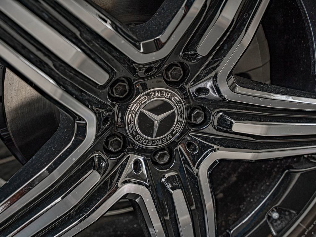 New 2026 Obsidian Black Metallic Mercedes-Benz GLC 300 image 8