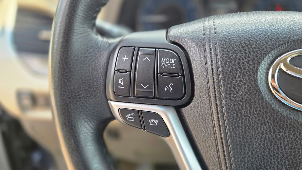 Used 2015 Blue Toyota XLE image 18