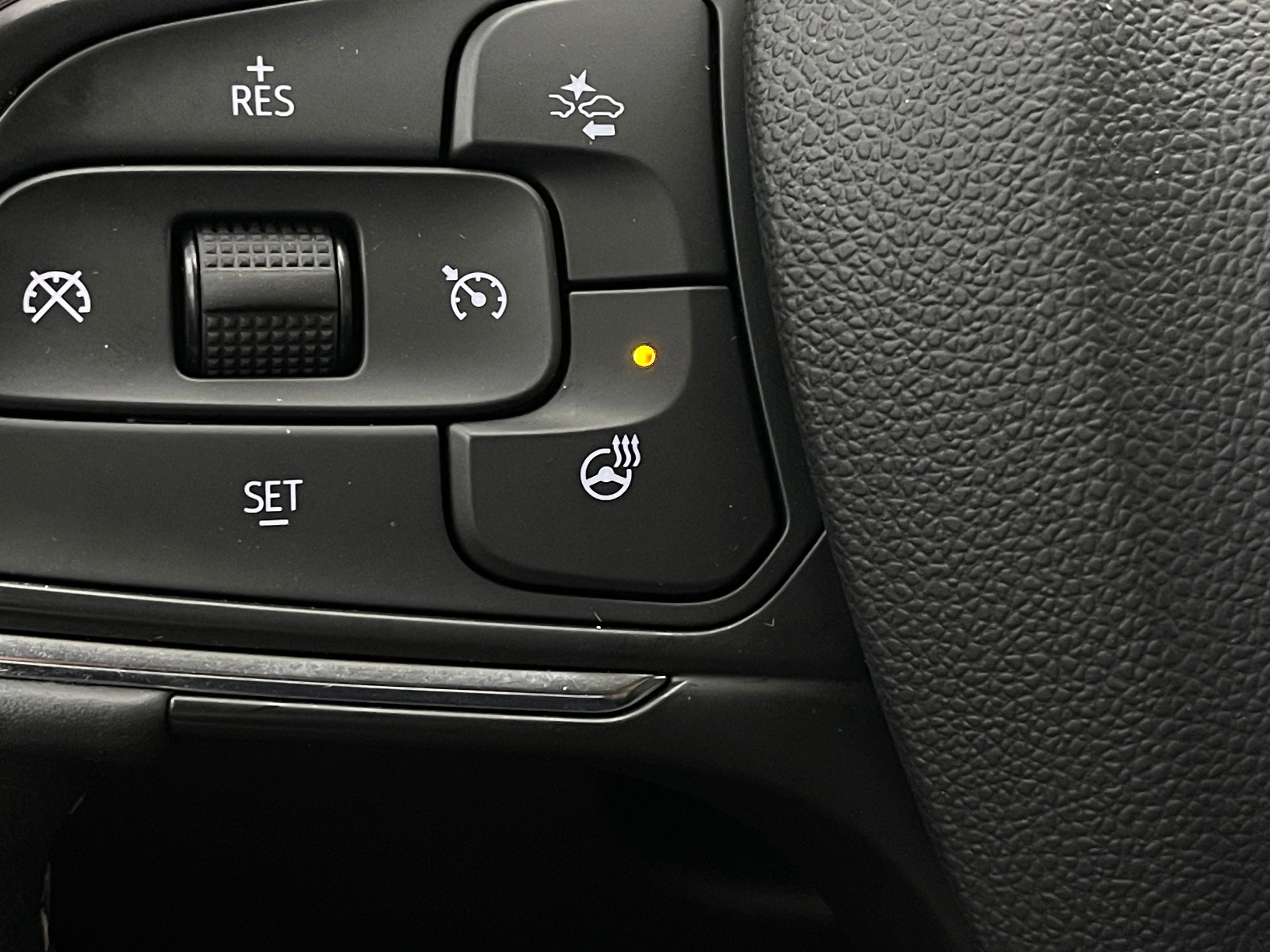 Used 2023 Summit White Buick Essence image 21