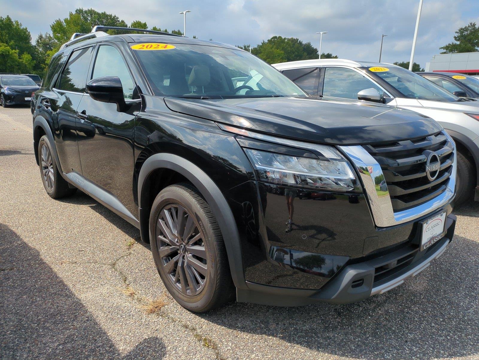 Used 2024 Super Black Nissan SL image 2