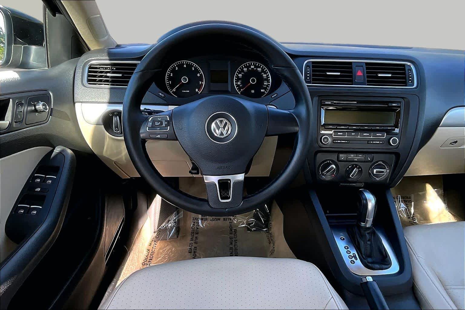 Used 2013 Black Volkswagen SE w/Convenience image 5