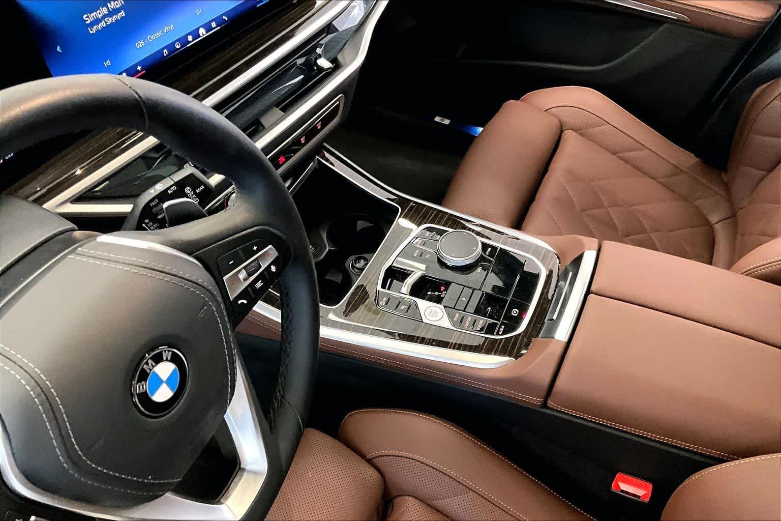 Used 2025 Mineral White Metallic BMW sDrive40i image 15