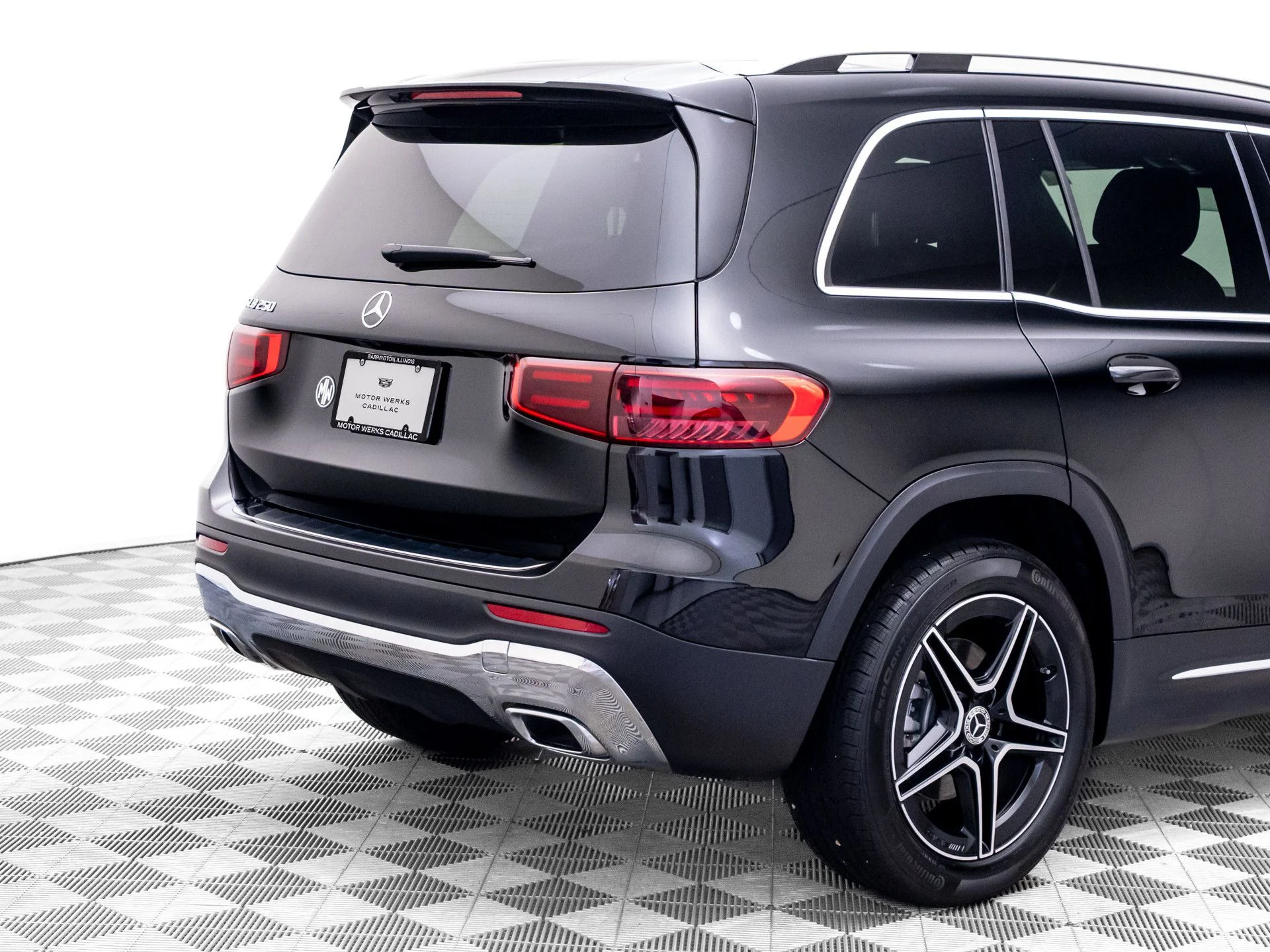 Used 2026 Black Mercedes-Benz GLB 250 image 32