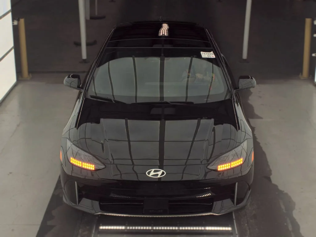 Used 2023 Onyx Black Hyundai Limited image 2